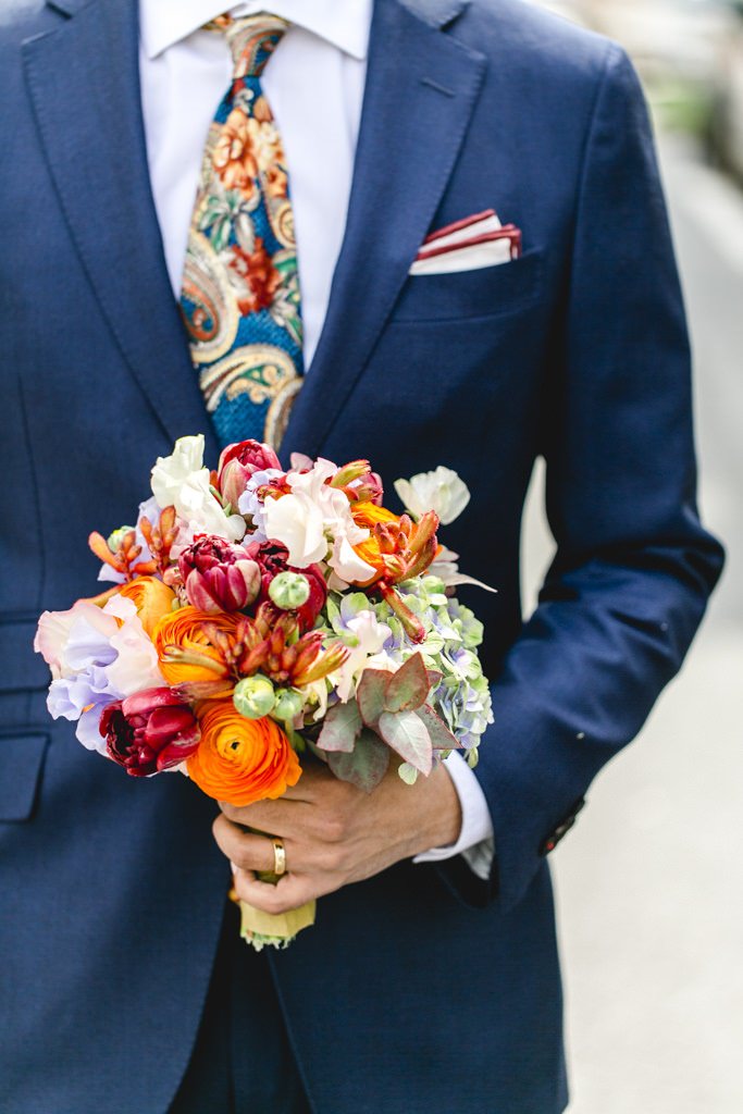 bunter Brautstrauß mit Ranunkeln, Tulpen und Hortensien