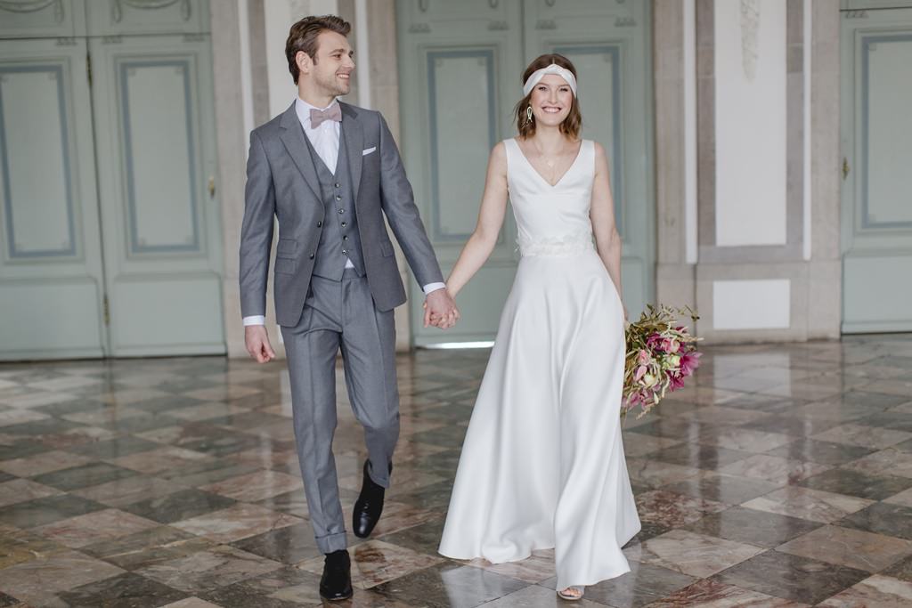 Hochzeitsfoto Motividee Brautpaar auf Schloss Benrath