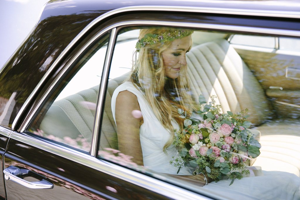Hochzeitsfoto Idee von der Ankunft der Braut mit dem Auto