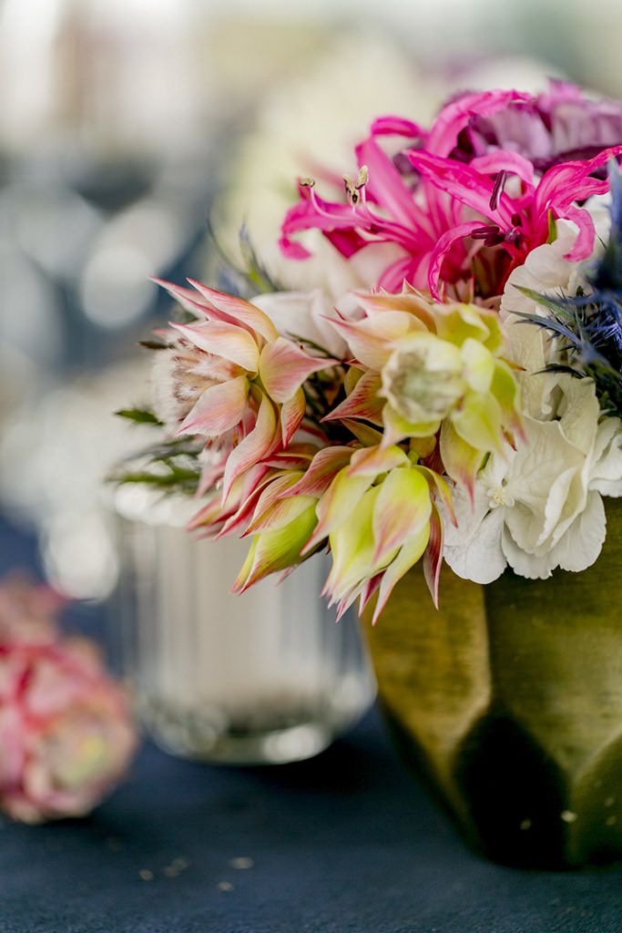 Hochzeitsdeko mit tropischen Blumen