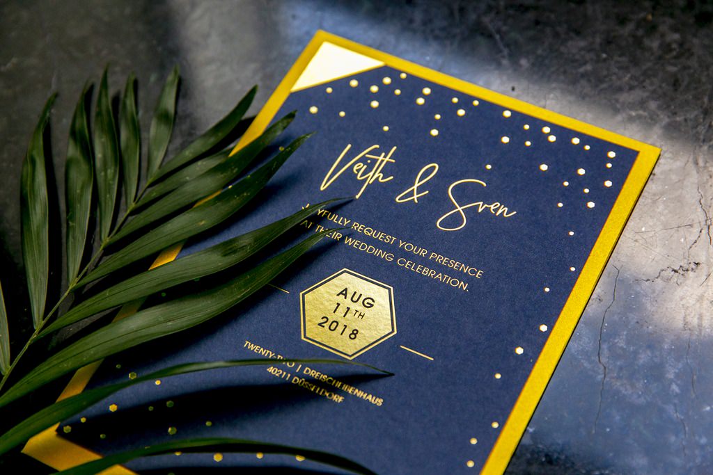 Hochzeitspapeterie Letterpress in dunkelblau und gold