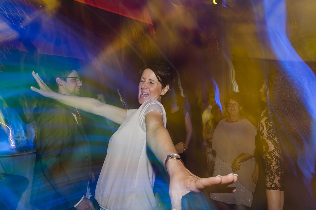 die Hochzeitsgäste tanzen während der Hochzeitsparty | Foto: Hanna Witte