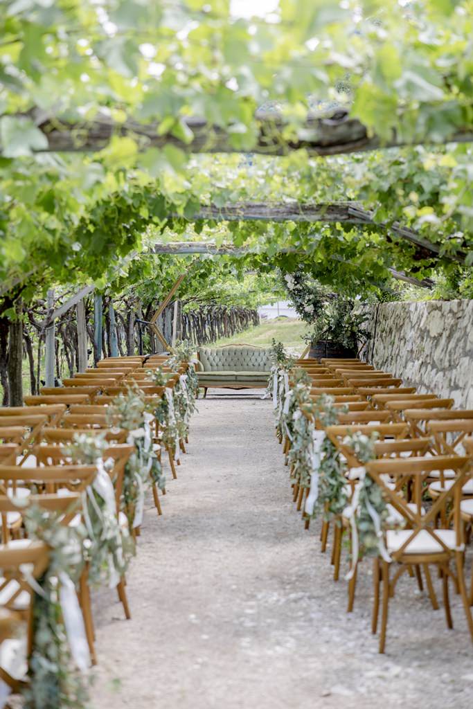 romantisches Setting für eine Freie Trauung draussen zwischen Weinreben in Südtirol | Bild: Hochzeitsfotografin Hanna Witte