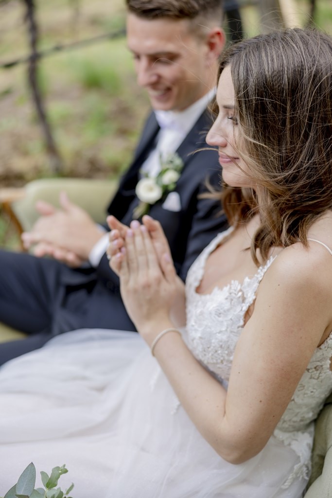 die Braut ist während der Trauung emotional berührt | Bild: Hochzeitsfotografin Hanna Witte