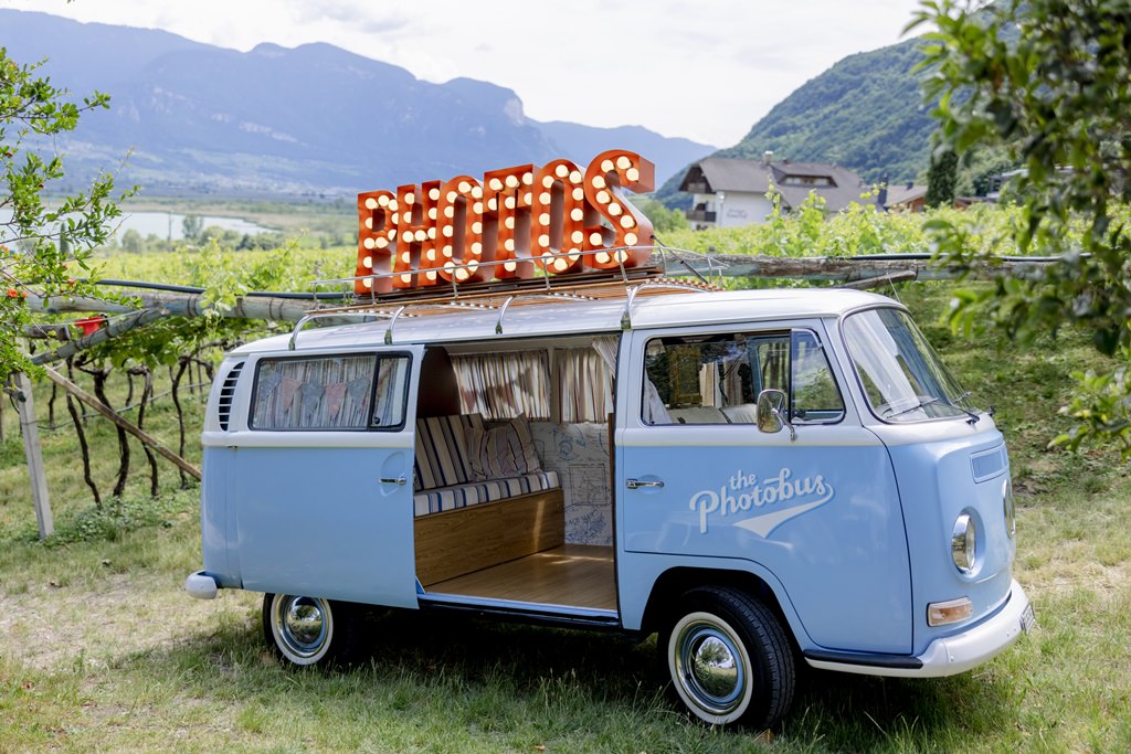VW Photobus als Photo Booth bei einer Hochzeit | Bild: Hochzeitsfotografin Hanna Witte