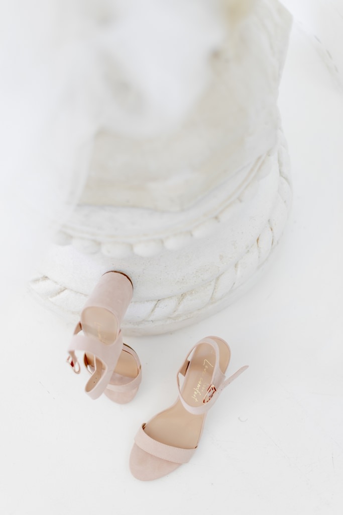 nudefarbene Brautschuhe, offen und mit hohen Absätzen | Foto: Hanna Witte