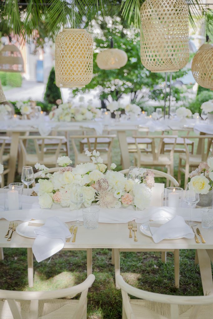 Hochzeitsdeko in hellen Pastelltönen, weiß und gold | Foto: Hanna Witte