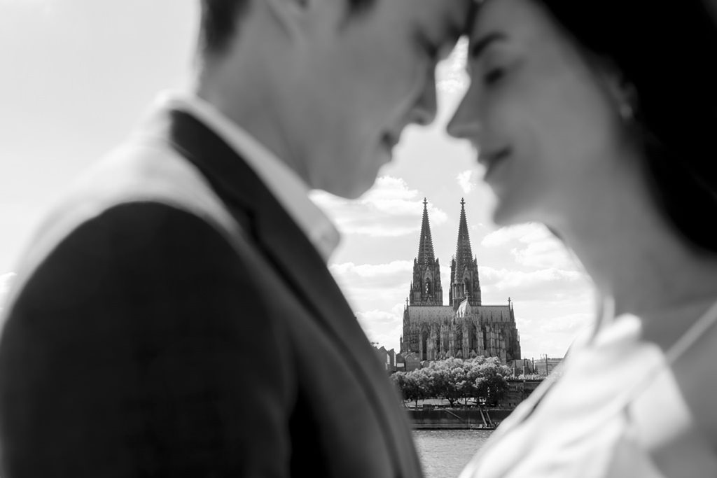originelles Paarfoto mit dem Kölner Dom im Hintergrund | Foto: Hanna Witte